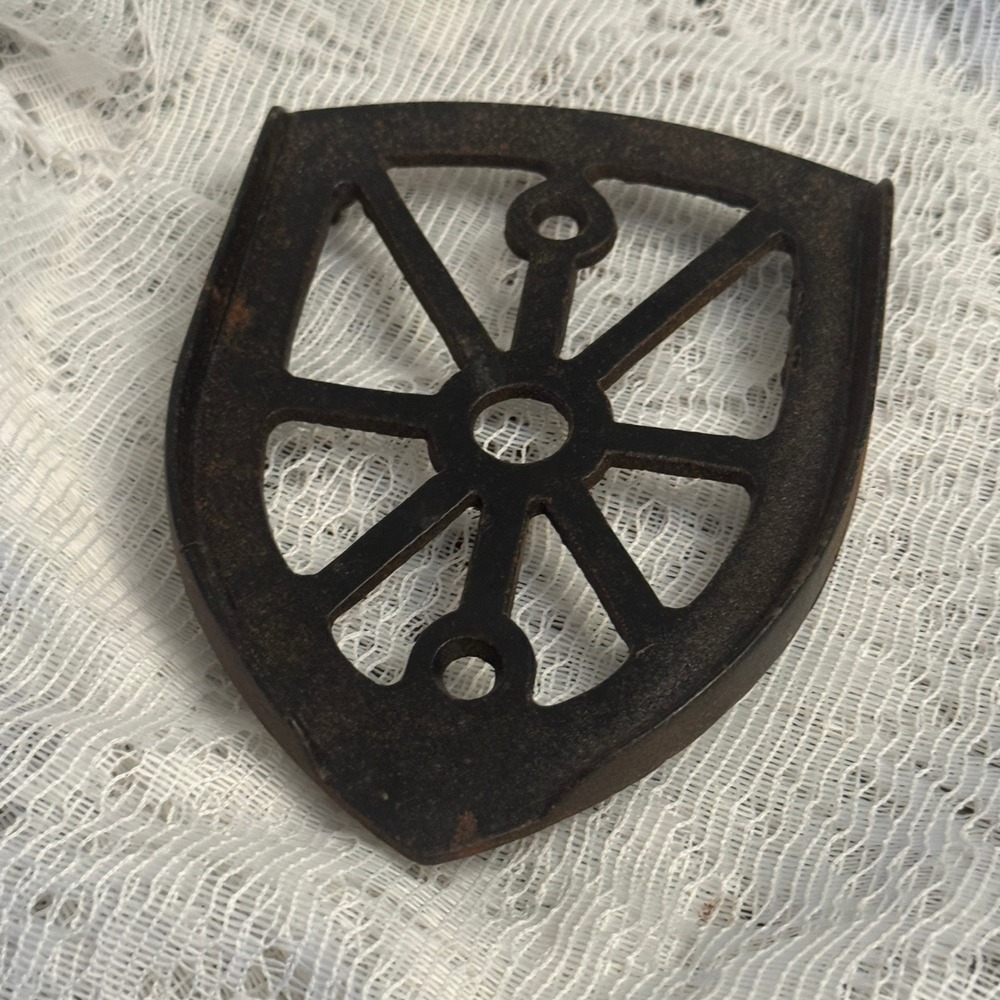 Antique Cast Iron Sad Iron Stand Trivet Shield Shape‎ Primitive Rustic Farmhouse